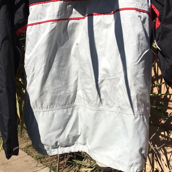 Four Square 04 jacket great for snow weather which now it’s perfect timing - Picture 7 of 12